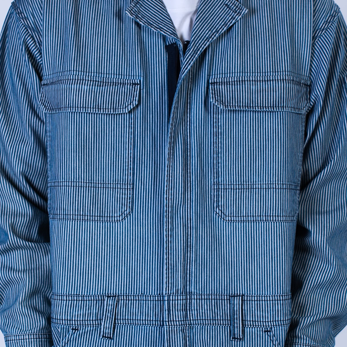 破れにくい底部二重胸ポケット（ファスナー式）